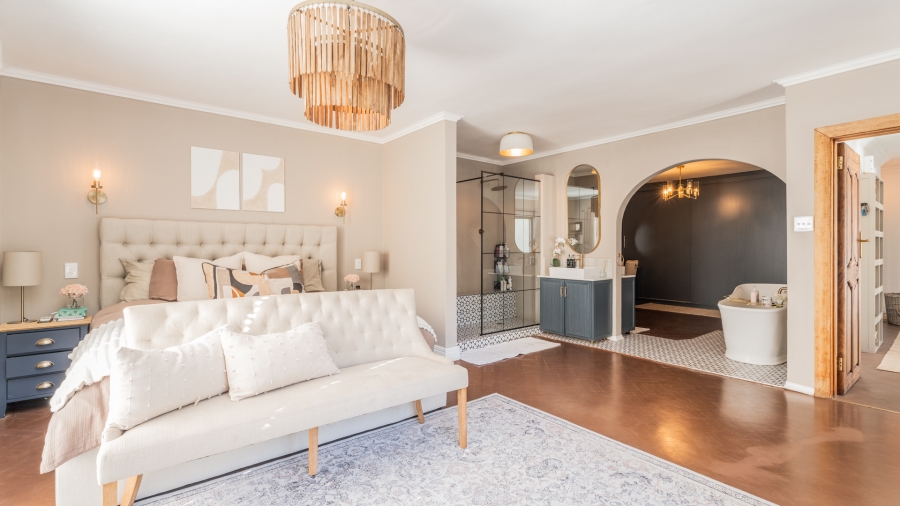 5 Bedroom Property for Sale in Lemoenkloof Western Cape